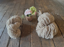 Load image into Gallery viewer, VARV - Enhörning  - Nov 2025 - #varvyarn - a twist on nutiden - boucle Swedish wool yarn
