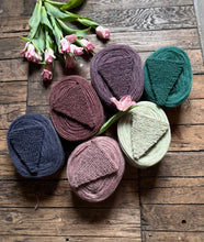Load image into Gallery viewer, Nutiden - EN SVALA GÖR INGEN SOMMAR - March Collection 2026 - #nutidenyarn - unspun Swedish wool yarn