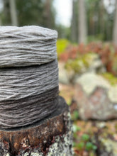 Load image into Gallery viewer, Nutiden - TRAPP - (unspun yarn - ospunnet garn) - Swedish wool