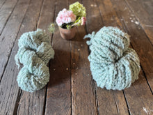 Load image into Gallery viewer, VARV - Enhörnings SVANS - Nov 2025 - #varvyarn - a twist on nutiden - boucle Swedish wool yarn