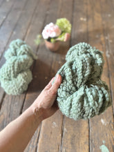 Load image into Gallery viewer, VARV - Enhörnings HOV - Nov 2025 - #varvyarn - a twist on nutiden - boucle Swedish wool yarn