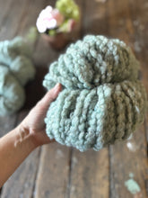 Load image into Gallery viewer, VARV - Enhörnings SVANS - Nov 2025 - #varvyarn - a twist on nutiden - boucle Swedish wool yarn