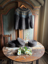 Load image into Gallery viewer, Nutiden - Östersjön - June Collection 2026 - #nutidenyarn - unspun Swedish wool yarn