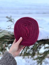 Load image into Gallery viewer, Nutiden - PÅ STÅENDE FOT  - February Collection 2026 - #nutidenyarn - unspun Swedish wool yarn