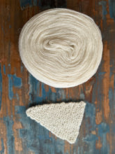 Load image into Gallery viewer, Nutiden - ARVID - natur - January 2025 - #nutidenyarn - unspun Swedish wool yarn