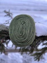 Load image into Gallery viewer, Nutiden - ANAR UGGLOR I MOSSEN - February collection 226 - #nutidenyarn - unspun Swedish wool yarn0