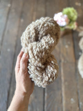 Load image into Gallery viewer, VARV - Enhörning  - Nov 2025 - #varvyarn - a twist on nutiden - boucle Swedish wool yarn