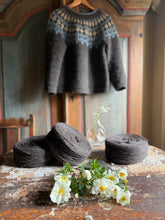 Load image into Gallery viewer, Nutiden - Östersjön - June Collection 2026 - #nutidenyarn - unspun Swedish wool yarn