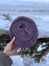 Load image into Gallery viewer, Nutiden - DET FINA I KRÅKSÅNGEN  - February Collection 2026 - #nutidenyarn - unspun Swedish wool yarn