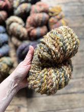 Load image into Gallery viewer, VARV - ÖNSKEBRUN - Nov 2025 - #varvyarn - a twist on nutiden - boucle Swedish wool yarn