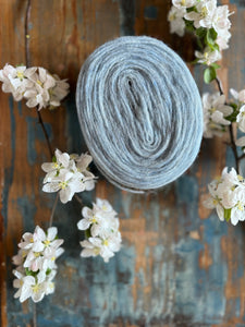 Nutiden - OÄNDLIG - (unspun yarn - ospunnet garn) - Swedish wool