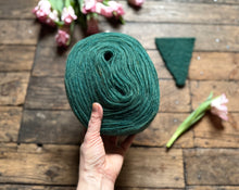 Load image into Gallery viewer, Nutiden - DRA PÅ TRISSOR - March Collection 2026 - #nutidenyarn - unspun Swedish wool yarn