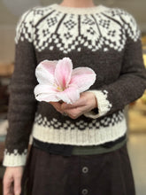 Load image into Gallery viewer, Nutiden - ARVID - natur - January 2025 - #nutidenyarn - unspun Swedish wool yarn