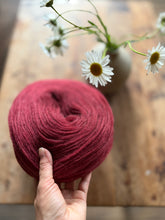 Load image into Gallery viewer, Nutiden - Röda havet- June Collection 2026 - #nutidenyarn - unspun Swedish wool yarn