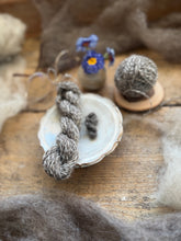 Load image into Gallery viewer, - Single drop - #honerocheirFIBER - 100% Värmlands wool - 120 g