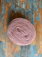 Load image into Gallery viewer, Nutiden - (KVÄLLS)LJUS anno 2024 - (unspun yarn - ospunnet garn) - Swedish wool