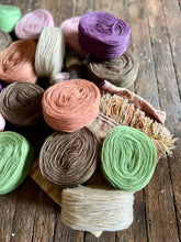 Load image into Gallery viewer, Nutiden - APRIKOS ( DARK apricot) Birthday blend 2024 - (unspun yarn - ospunnet garn) - Swedish wool