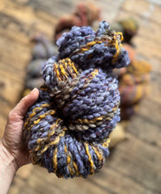 Load image into Gallery viewer, VARV - ÖNSKEBRUN - Nov 2025 - #varvyarn - a twist on nutiden - boucle Swedish wool yarn