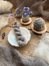 Load image into Gallery viewer, - Single drop - #honerocheirFIBER - 100% Värmlands wool - 120 g