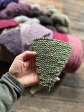 Load image into Gallery viewer, Nutiden - ANAR UGGLOR I MOSSEN - February collection 226 - #nutidenyarn - unspun Swedish wool yarn0