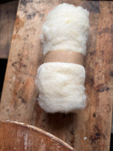 Load image into Gallery viewer, VILHELMINA #honerocheirfiber (from Morgonstund har guld i mun)