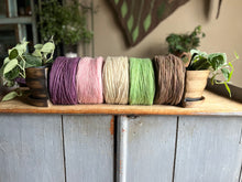 Load image into Gallery viewer, Nutiden - KRONBLAD - (unspun yarn - ospunnet garn) - Swedish wool