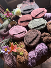Load image into Gallery viewer, Nutiden - Skumrasket - August Collection 2026 - #nutidenyarn - unspun Swedish wool yarn