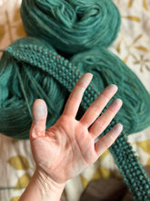 Load image into Gallery viewer, Nutiden - DRA PÅ TRISSOR - March Collection 2026 - #nutidenyarn - unspun Swedish wool yarn