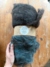 Load image into Gallery viewer, Natursvart TURKOS - 20%Alpacka/80%Värmland  #honerocheirfiber