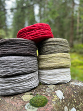 Load image into Gallery viewer, Nutiden - TRIPP - (unspun yarn - ospunnet garn) - Swedish wool