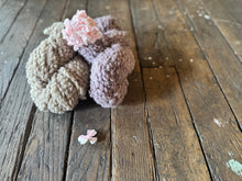 Load image into Gallery viewer, VARV - Enhörning  - Nov 2025 - #varvyarn - a twist on nutiden - boucle Swedish wool yarn
