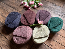 Load image into Gallery viewer, Nutiden - EN SVALA GÖR INGEN SOMMAR - March Collection 2026 - #nutidenyarn - unspun Swedish wool yarn