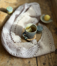 Load image into Gallery viewer, - Single drop - Pyssling - spring shawl - a glimpse of May