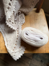 Load image into Gallery viewer, - Single drop - Pyssling - spring shawl - a glimpse of May