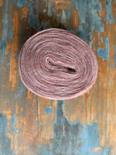 Load image into Gallery viewer, Nutiden - (KVÄLLS)LJUS anno 2024 - (unspun yarn - ospunnet garn) - Swedish wool