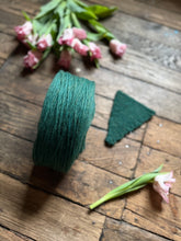 Load image into Gallery viewer, Nutiden - DRA PÅ TRISSOR - March Collection 2026 - #nutidenyarn - unspun Swedish wool yarn