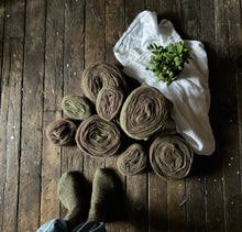 Load image into Gallery viewer, Nutiden - LÄKA - (unspun yarn - ospunnet garn) - Swedish wool