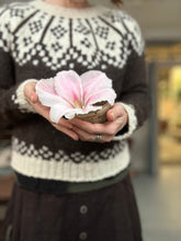 Load image into Gallery viewer, Nutiden - ARVID - natur - January 2025 - #nutidenyarn - unspun Swedish wool yarn