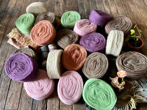 Nutiden - APRIKOS ( DARK apricot) Birthday blend 2024 - (unspun yarn - ospunnet garn) - Swedish wool