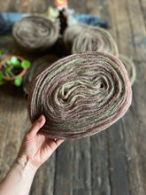 Load image into Gallery viewer, Nutiden - LÄKA - (unspun yarn - ospunnet garn) - Swedish wool