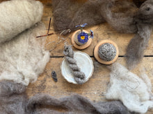 Load image into Gallery viewer, - Single drop - #honerocheirFIBER - 100% Värmlands wool - 120 g