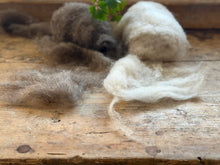 Load image into Gallery viewer, - Single drop - #honerocheirFIBER - 100% Värmlands wool - 120 g