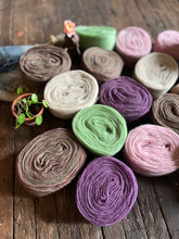 Load image into Gallery viewer, Nutiden - KRONBLAD - (unspun yarn - ospunnet garn) - Swedish wool