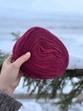 Load image into Gallery viewer, Nutiden - PÅ STÅENDE FOT  - February Collection 2026 - #nutidenyarn - unspun Swedish wool yarn