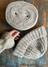 Load image into Gallery viewer, Nutiden - (DAGS)LJUS anno 2024 - (unspun yarn - ospunnet garn) - Swedish wool